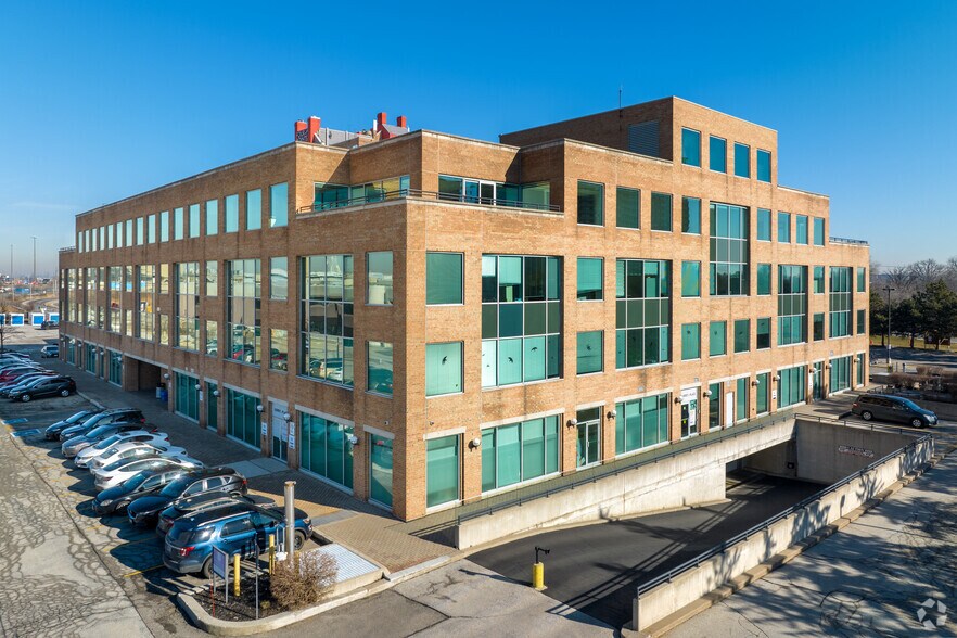 2150 Islington Ave, Toronto, ON à louer - Photo de l’immeuble – Image 2 sur 4