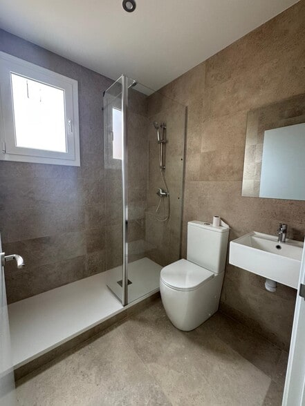 Immeuble residentiel dans Santa Coloma de Gramenet, Barcelona à vendre - Photo intérieure – Image 3 sur 12