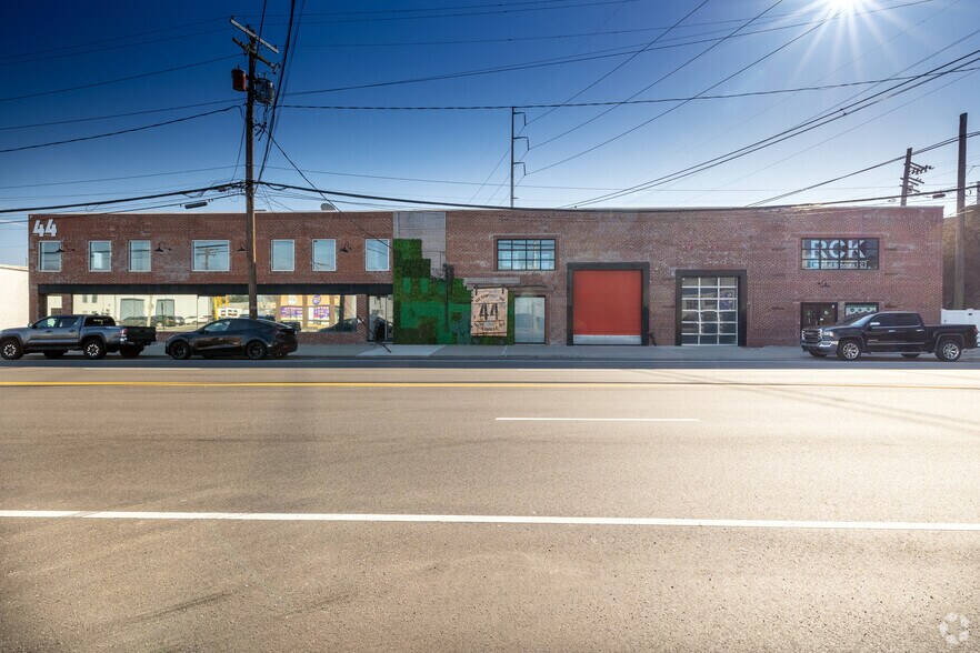 44 Bethpage Rd, Hicksville, NY à louer - Photo de l’immeuble – Image 1 sur 6