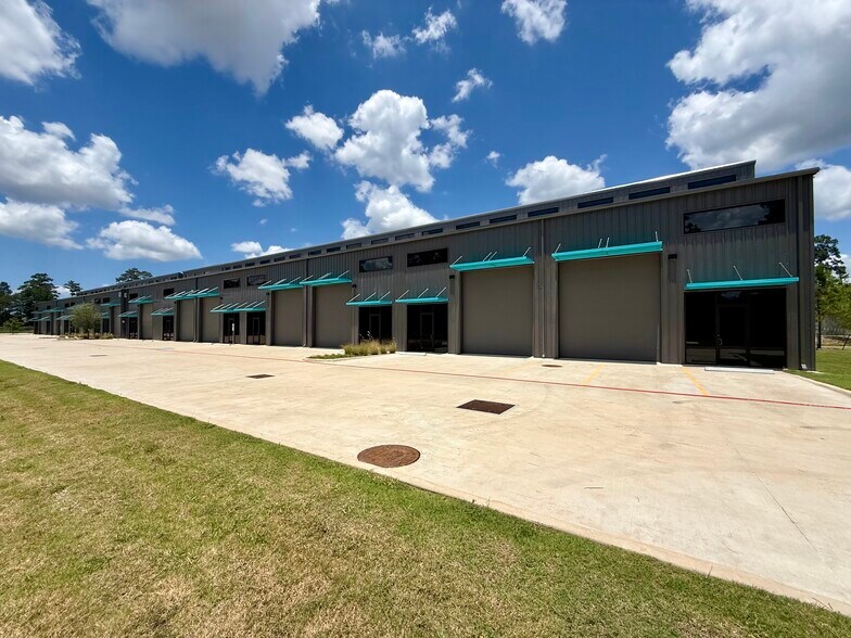 2007 Airport Rd, Conroe, TX à louer - Photo de l’immeuble – Image 3 sur 17