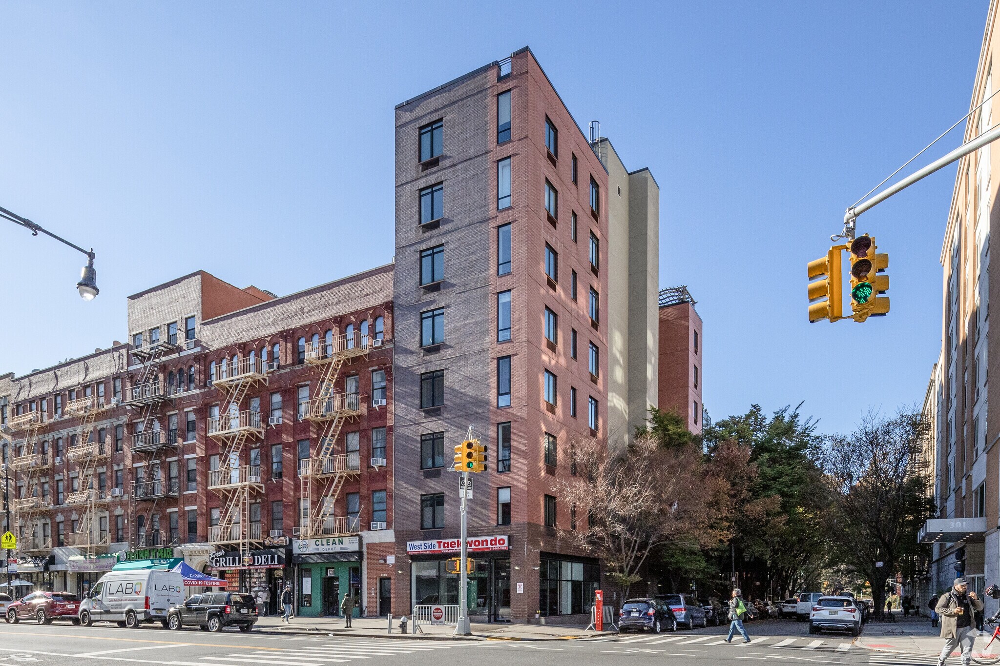 2125 Frederick Douglass Blvd, New York, NY à louer Photo principale– Image 1 sur 13