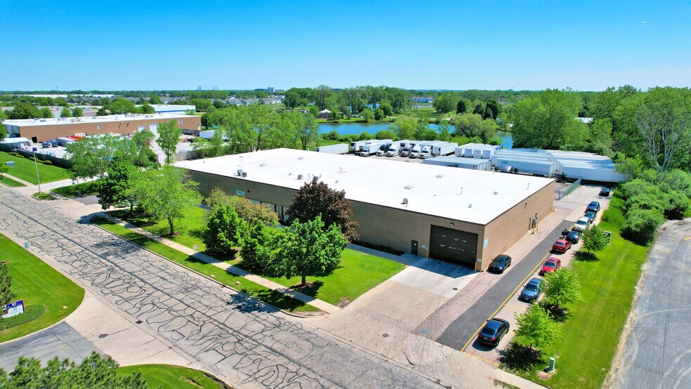1155-1175 Frontenac Rd, Naperville, IL à louer - Photo de l’immeuble – Image 2 sur 6