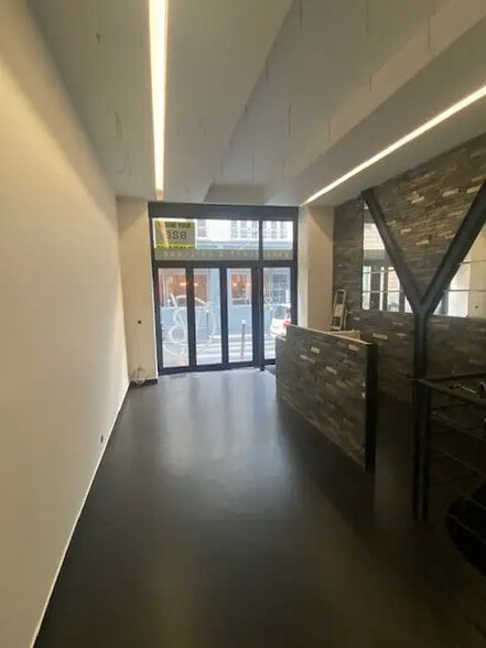 Local commercial dans Paris à vendre - Photo de l’immeuble – Image 2 sur 6