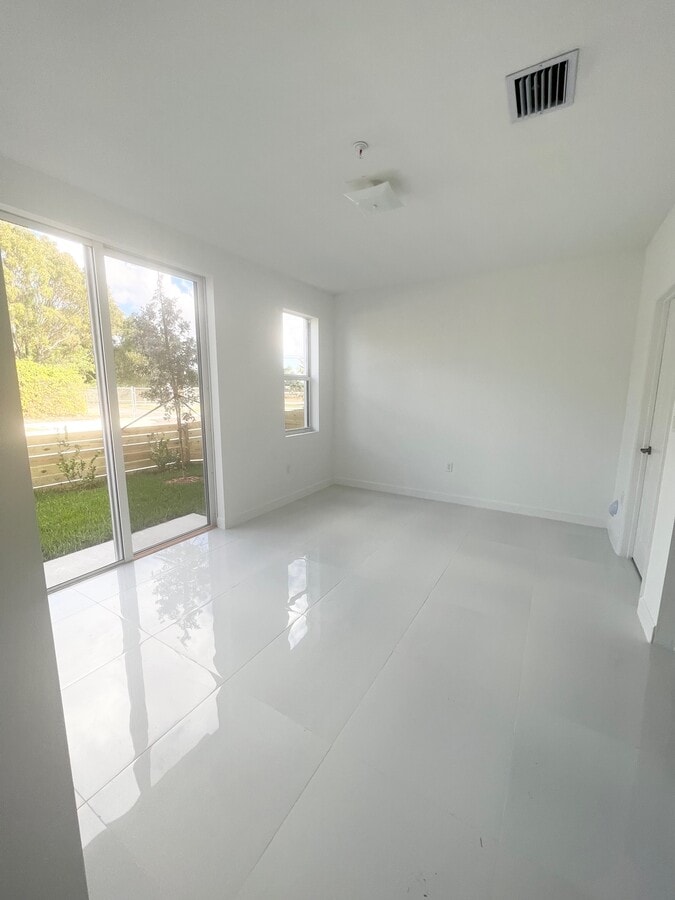 25265 SW 134th Ave, Homestead, FL 33032 - Lot 1-19 - - Photo intérieure - Image 2 of 5