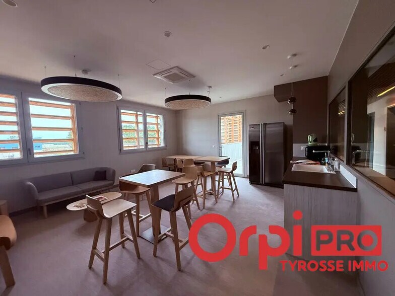 Bureau dans Bénesse-Maremne à louer - Photo de l’immeuble – Image 3 sur 6