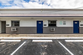 2610-2619 NW 4th St, Fort Lauderdale, FL à louer Photo de l’immeuble– Image 2 sur 8