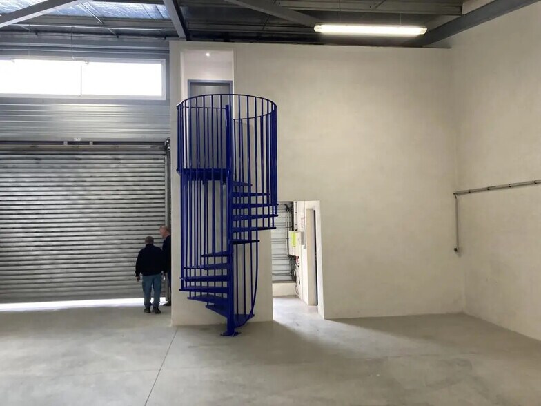 Local d’activités dans La Farlède à louer - Photo intérieure – Image 2 sur 6