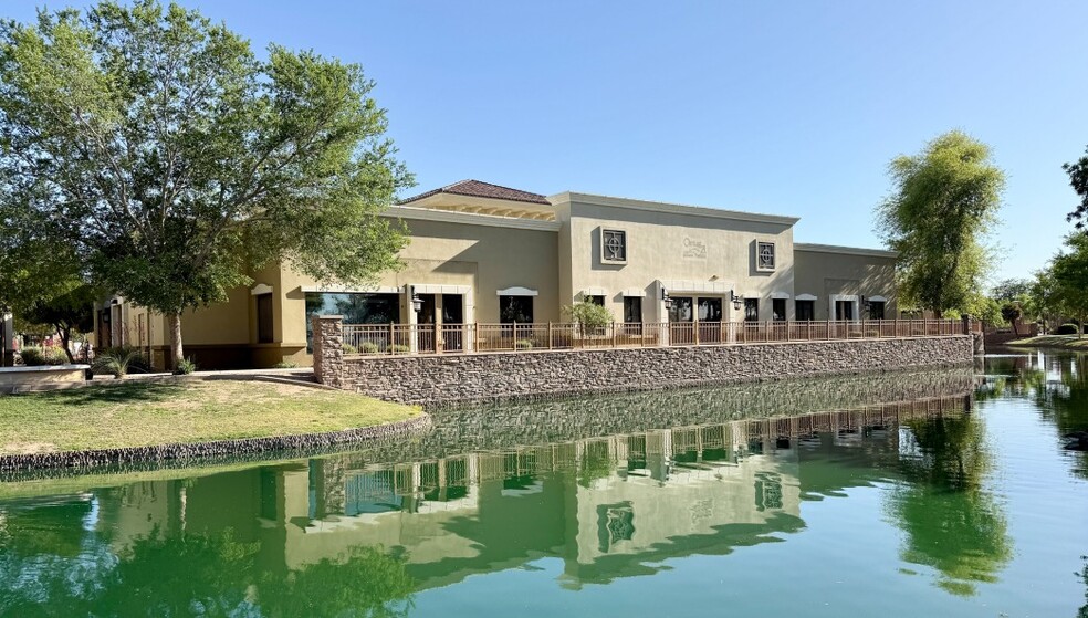 4913 S Alma School Rd, Chandler, AZ à vendre - Photo de l’immeuble – Image 1 sur 8