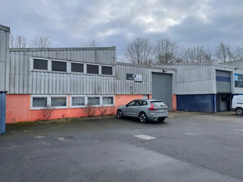 Local d'activités dans Val-de-Reuil à vendre - Photo de l’immeuble – Image 1 sur 6