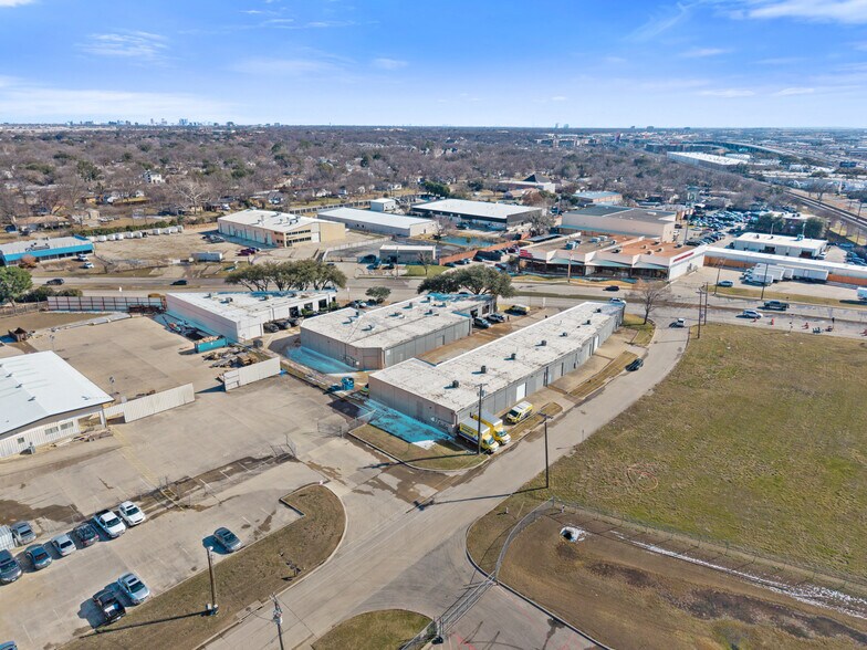 1911 Old Denton Rd, Carrollton, TX à louer - Aérien – Image 2 sur 5