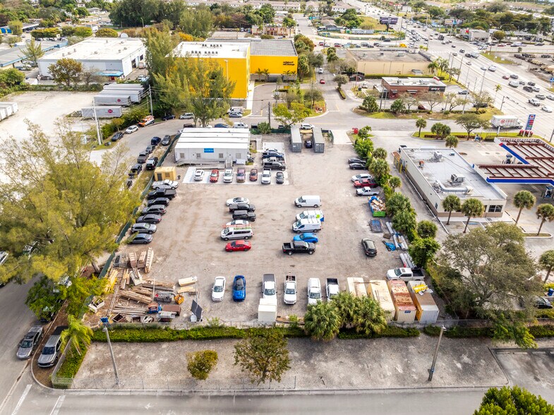 NW 27th Pl & NW 120th Ter, Miami, FL à louer - Photo de l’immeuble – Image 3 sur 5