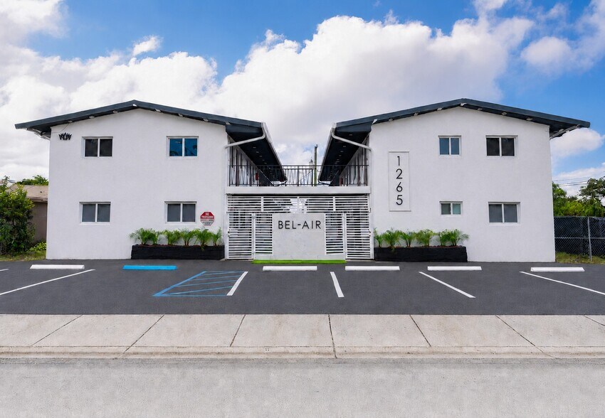 1265 Sharazad Blvd, Opa-locka, FL à vendre - Photo de l’immeuble – Image 2 sur 26