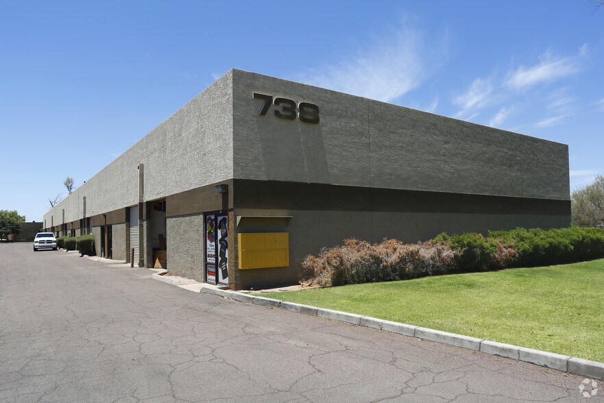 738 S Perry Ln, Tempe, AZ à louer - Photo principale – Image 1 sur 8