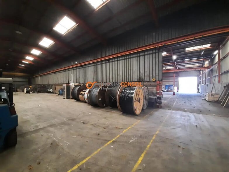 Industriel/Logistique dans SAINT-OUEN-L'AUMONE à vendre - Photo de l’immeuble – Image 1 sur 8