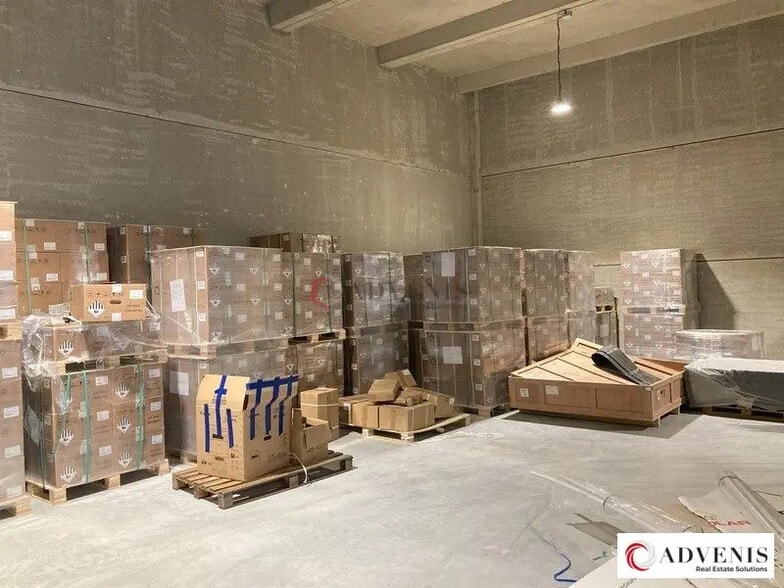 Local d'activités dans Saint-Germain-du-Puch à vendre - Photo intérieure – Image 3 sur 7