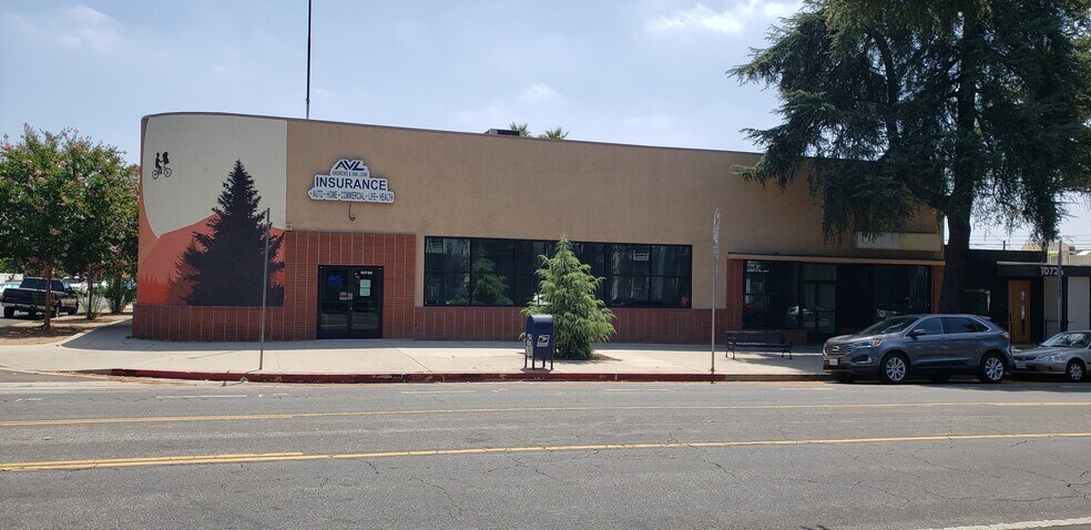 10734 White Oak Ave, Granada Hills, CA à vendre - Photo de l’immeuble – Image 2 sur 10