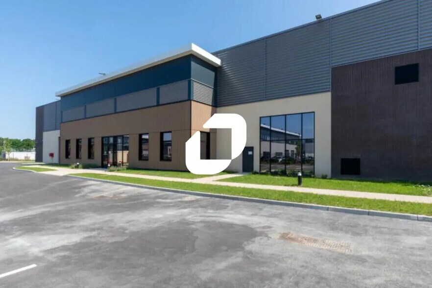 Bureau dans Sucy-en-Brie à louer - Photo de l’immeuble – Image 3 sur 6