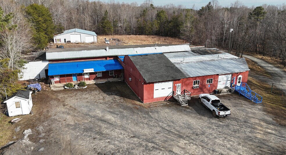 41 Lakeside Dr, Farmville, VA à vendre - Photo principale – Image 1 sur 7