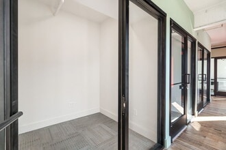 828 N Broadway St, Knoxville, TN à louer Photo de l’immeuble– Image 1 sur 1