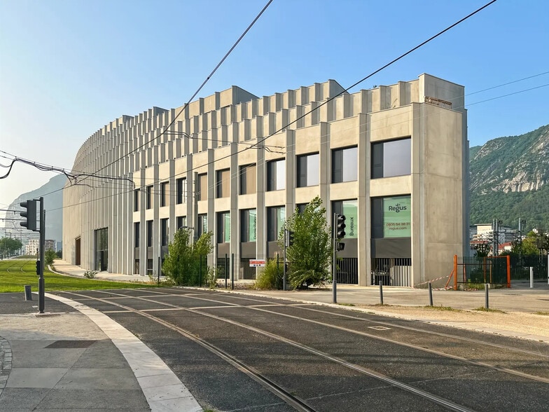 Bureau dans Grenoble à louer - Photo de l’immeuble – Image 2 sur 4