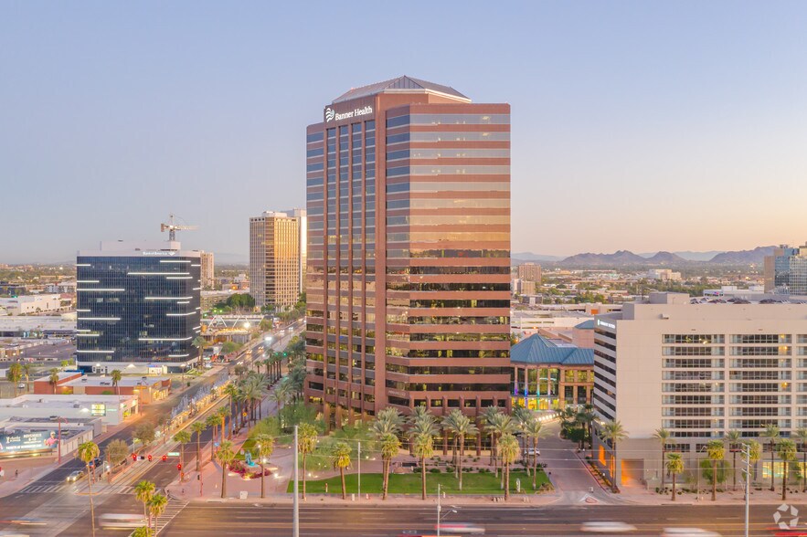 2901 N Central Ave, Phoenix, AZ à louer - Photo de l’immeuble – Image 2 sur 6