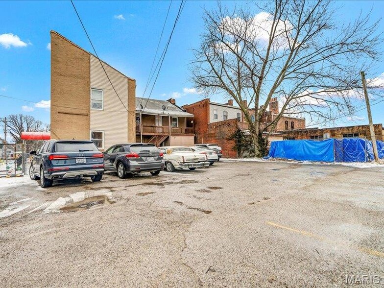 8035 N Broadway, Saint Louis, MO à vendre - Photo de l’immeuble – Image 3 sur 42