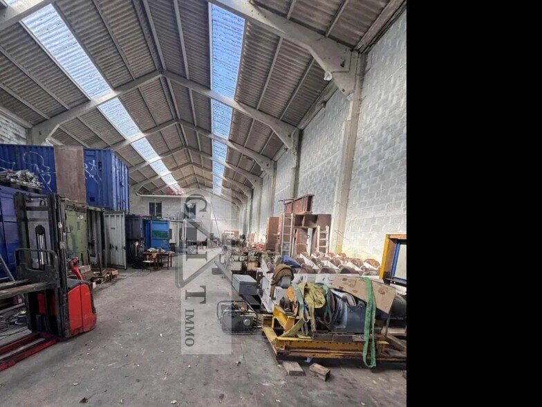 Industriel/Logistique dans Fontenay-Trésigny à vendre - Photo de l’immeuble – Image 2 sur 3