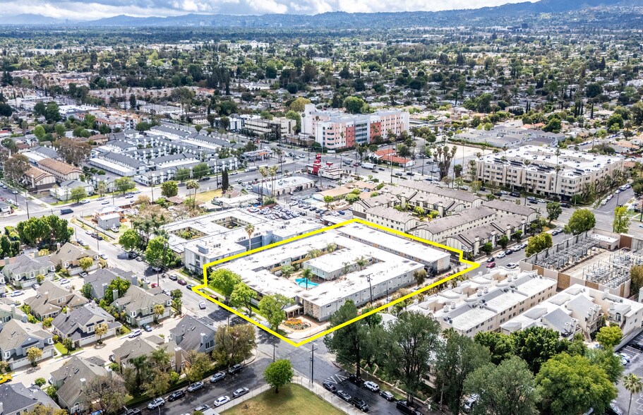 19344 Wyandotte St, Reseda, CA à vendre - Photo de l’immeuble – Image 1 sur 34