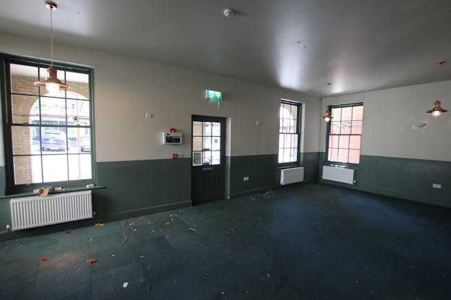 17 Buttermarket, Dorchester, DOR DT1 3AZ - Lot GF -  - Photo intérieure - Image 1 of 3