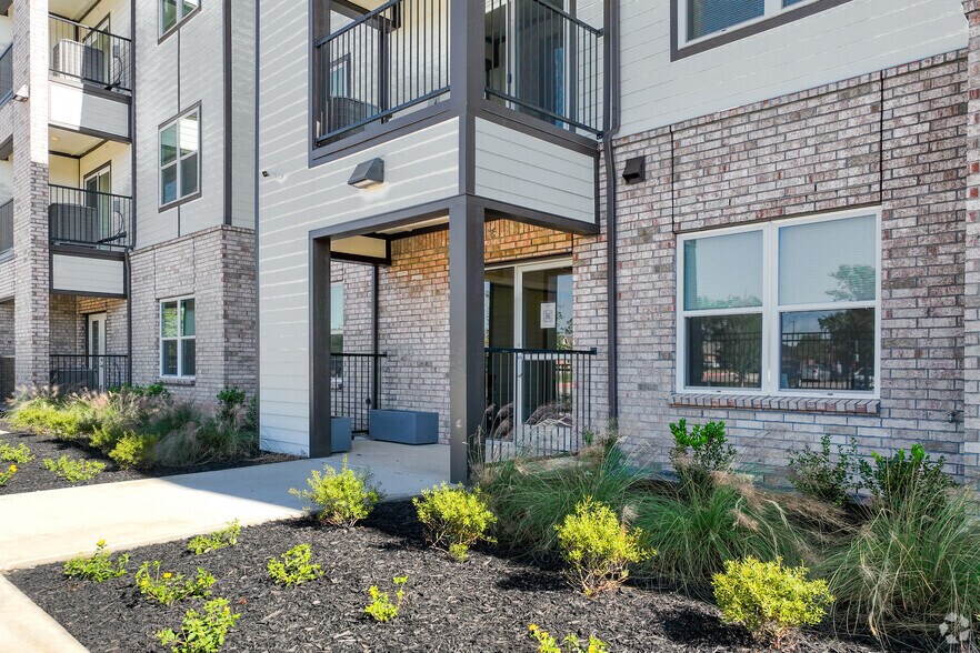 7149 Trail Lake Dr, Fort Worth, TX à vendre - Photo de l’immeuble – Image 2 sur 24