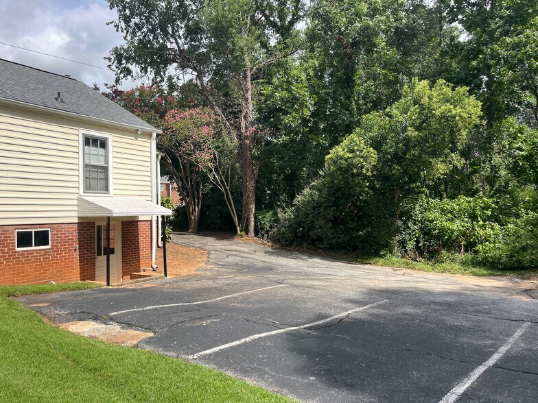 202 Memorial Dr, Greer, SC à vendre - Photo de l’immeuble – Image 2 sur 8