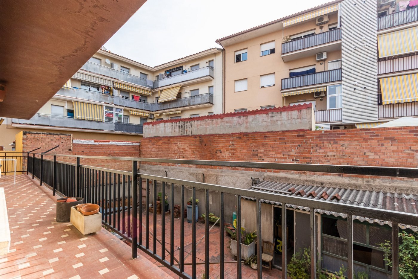 Immeuble residentiel dans Polinyà, Barcelona à vendre Photo de l’immeuble– Image 1 sur 51