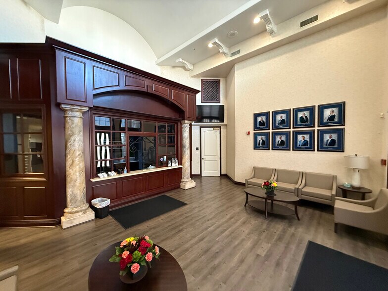 7400 Sahara Ave, Las Vegas, NV à vendre - Photo de l’immeuble – Image 2 sur 9