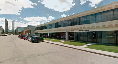 10534-10544 106th St, Edmonton, AB à vendre Photo de l’immeuble– Image 1 sur 2