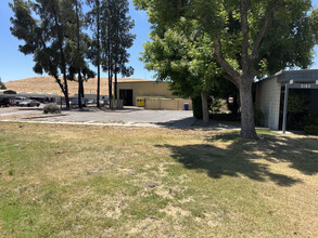 3183 S Parkway Dr, Fresno, CA à louer Photo de l’immeuble– Image 2 sur 15
