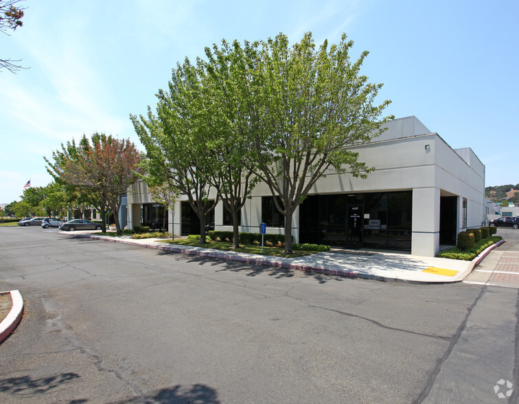 420 Executive Ct, Fairfield, CA à louer - Photo de l’immeuble – Image 1 sur 6