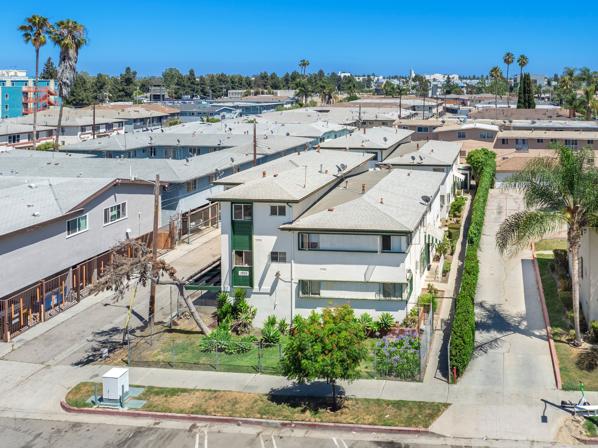 3950 Hillcrest Dr, Los Angeles, CA à vendre Photo principale– Image 1 sur 7