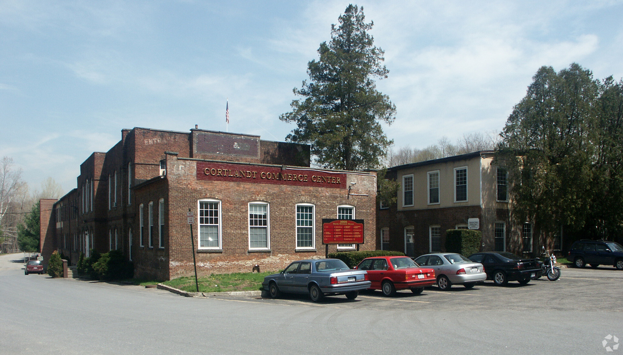 1000 N Division St, Peekskill, NY à louer Photo de l’immeuble– Image 1 sur 3