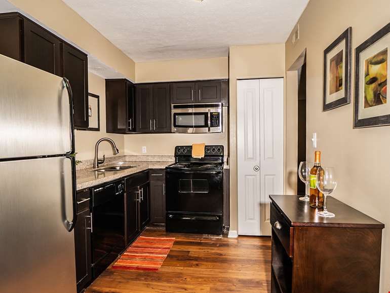 7204 Churchill Park Dr, Louisville, KY à vendre - Photo intérieure – Image 2 sur 7