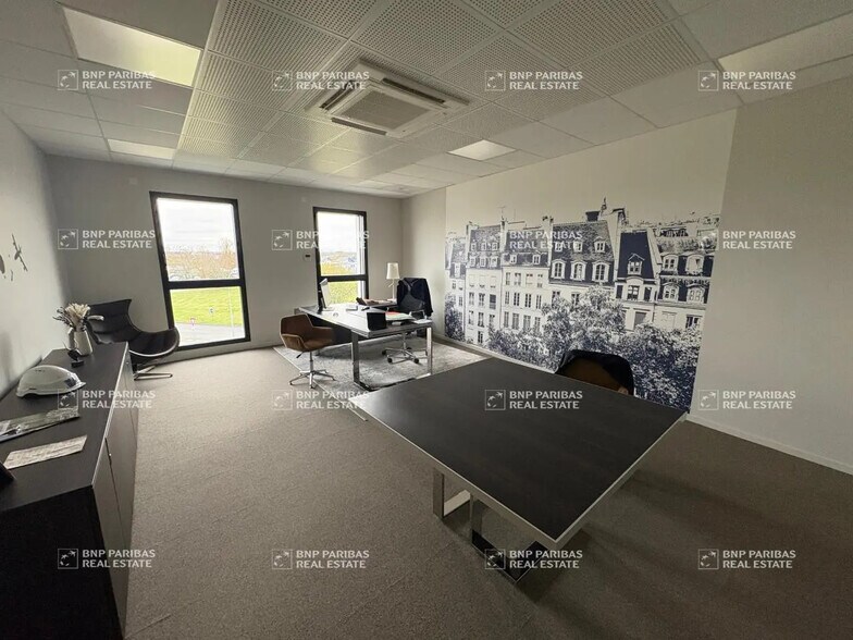 Bureau dans Chargé à louer - Photo intérieure – Image 3 sur 13