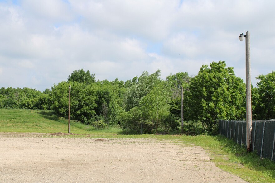 683 Sullivan Dr, Fond Du Lac, WI à vendre - Photo de l’immeuble – Image 3 sur 14