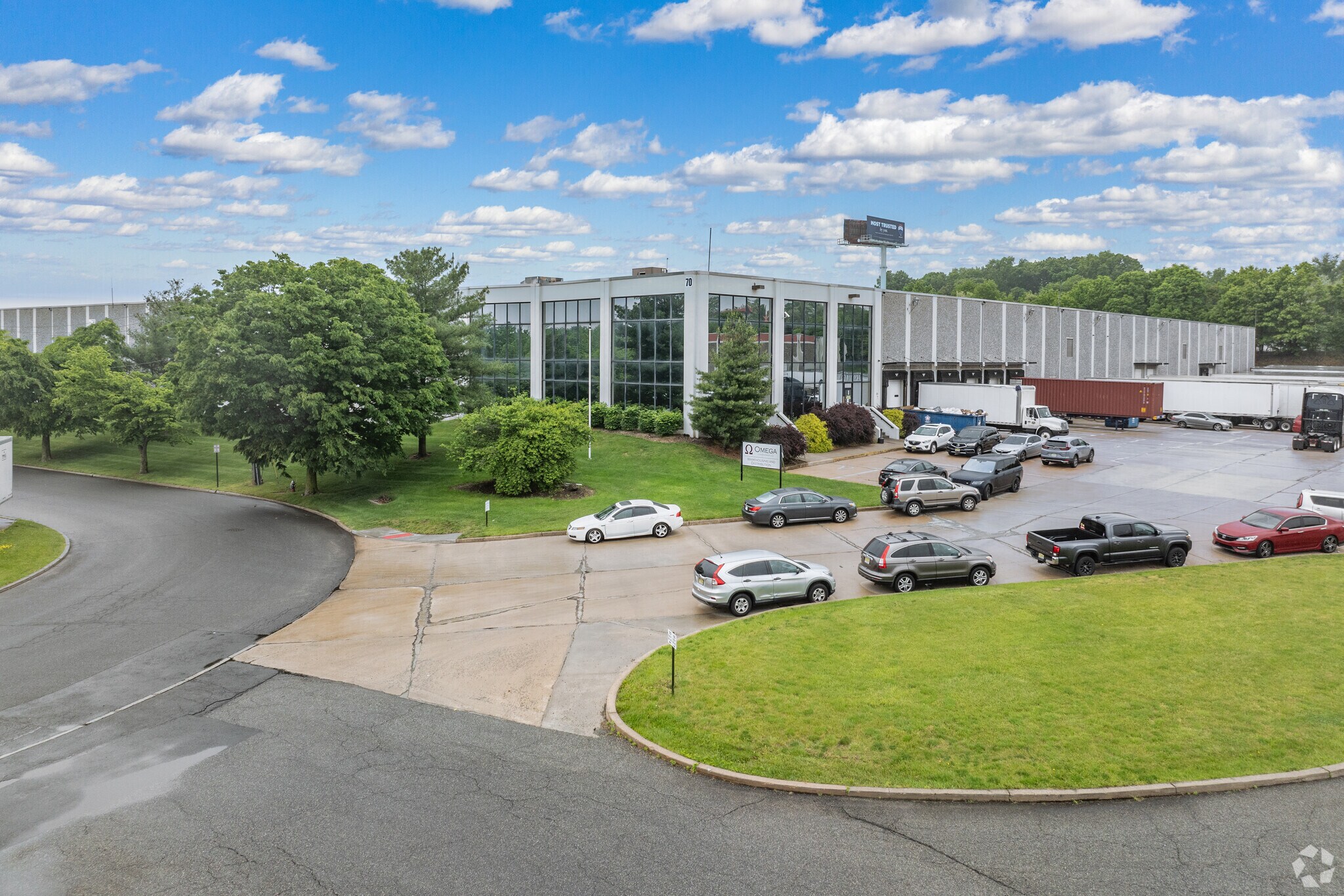 70-96 Distribution Blvd, Edison, NJ à louer Photo principale– Image 1 sur 11
