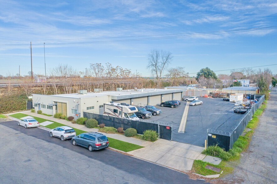 205 23rd St, Sacramento, CA à vendre - Photo principale – Image 1 sur 32