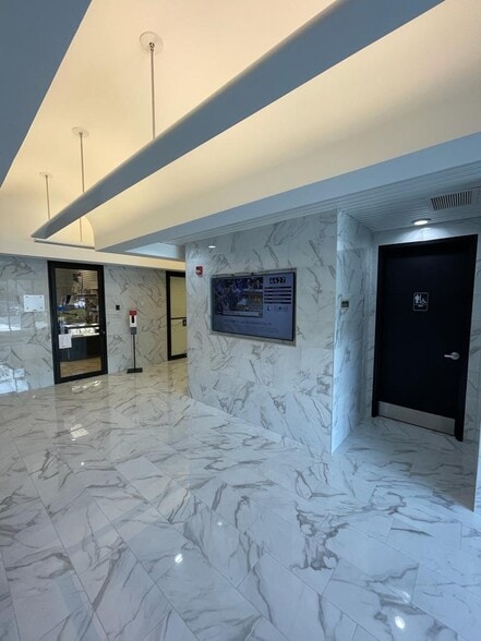4427 W Kennedy Blvd, Tampa, FL à louer - Photo intérieure – Image 3 sur 5