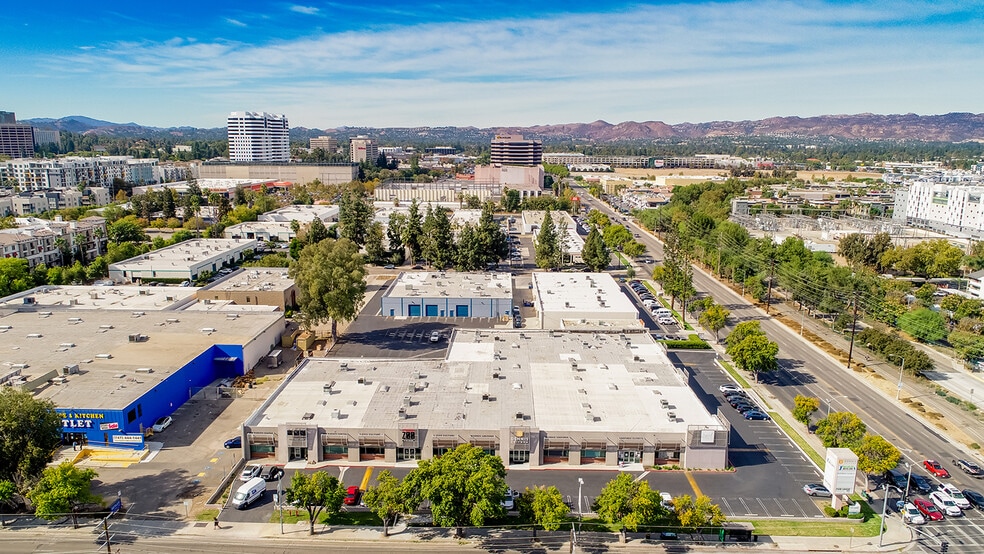 6445 De Soto Ave, Woodland Hills, CA à louer - Aérien – Image 3 sur 8