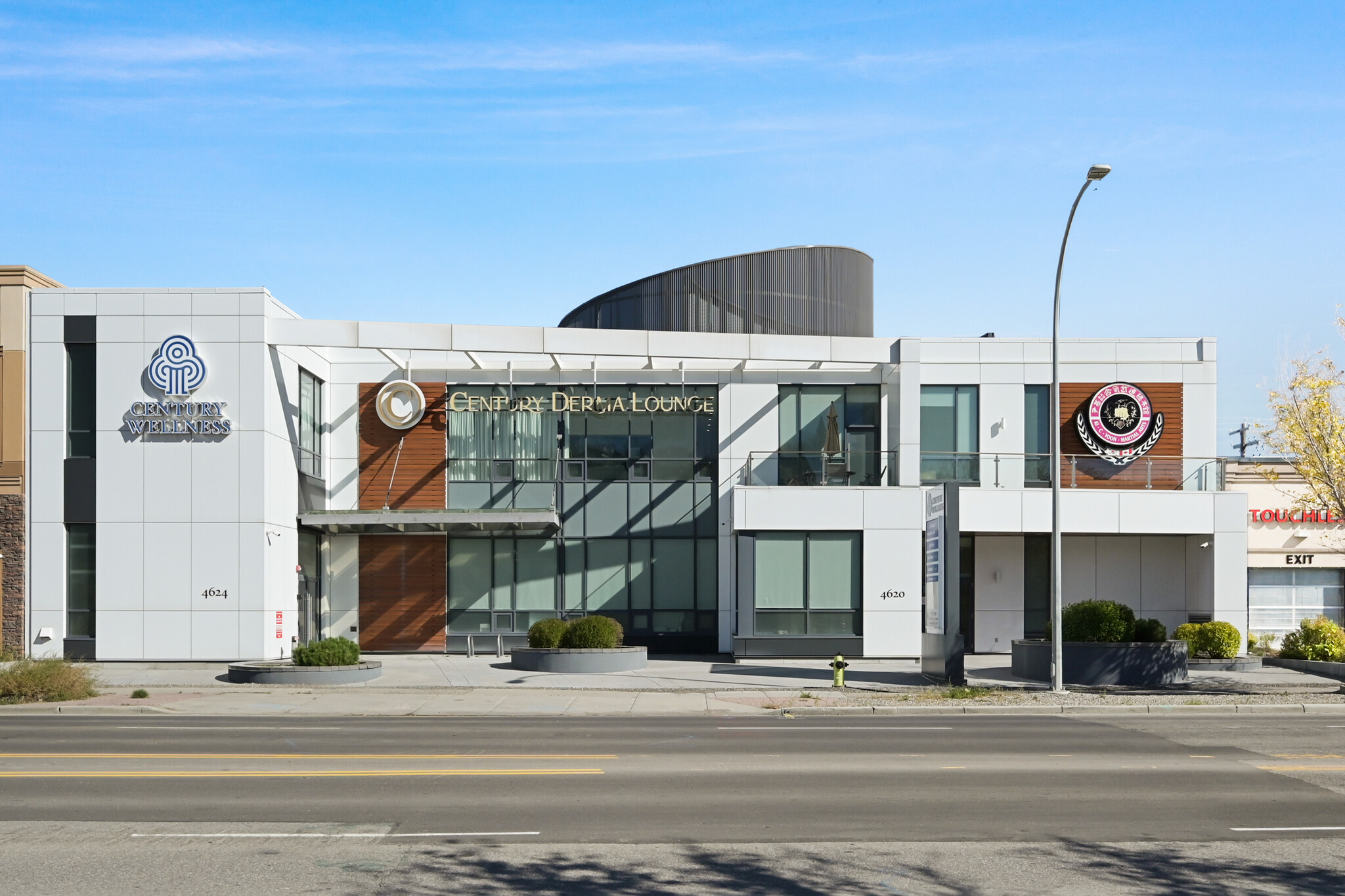 4620-4624 16 Av NW, Calgary, AB à louer Photo de l’immeuble– Image 1 sur 7