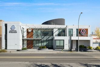 4620-4624 16 Av NW, Calgary, AB à louer Photo de l’immeuble– Image 1 sur 7