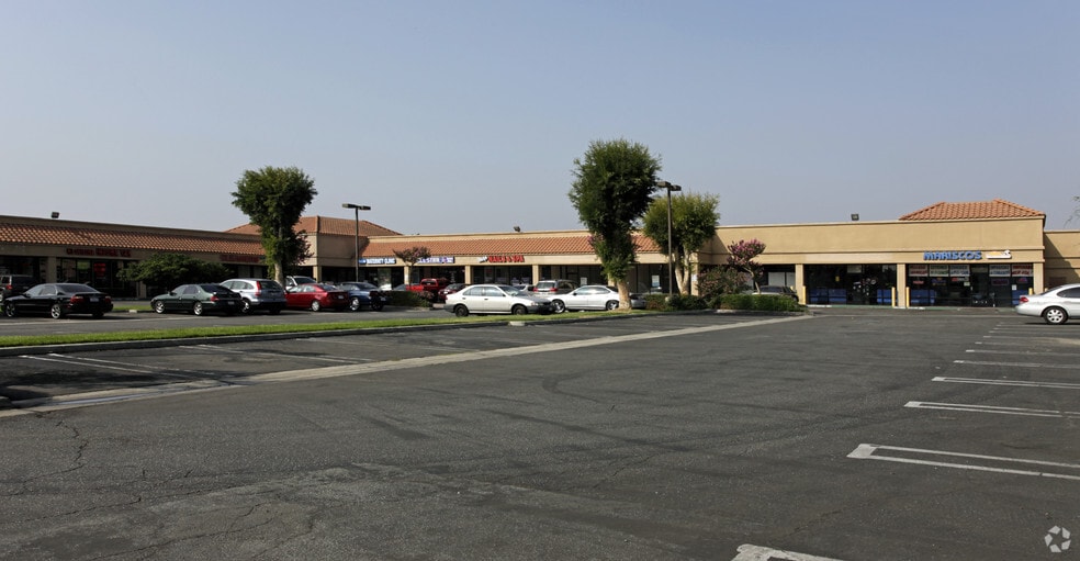 8990 Sierra Ave, Fontana, CA à louer - Photo de l’immeuble – Image 2 sur 3