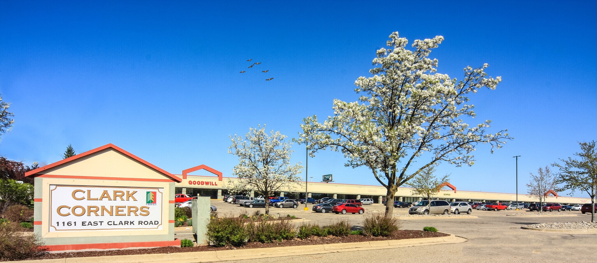 1161 E Clark Rd, Dewitt, MI à louer Photo principale– Image 1 sur 5