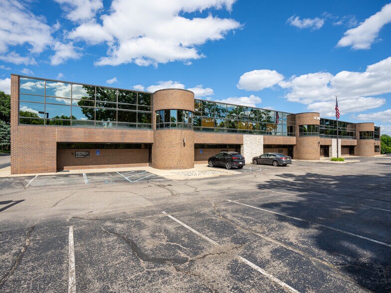 43494 Woodward Ave, Bloomfield Hills, MI à louer - Photo de l’immeuble – Image 1 sur 11